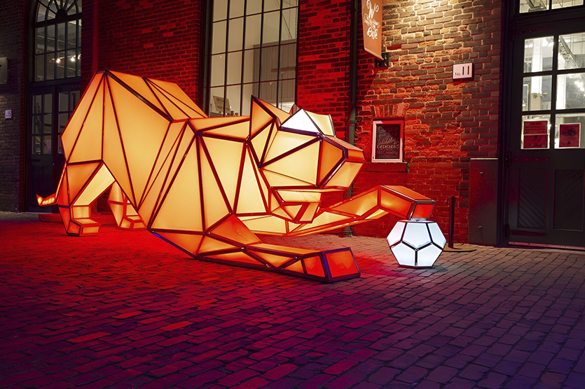 Производители создают проект с учетом визуальной привлекательности и эксплуатационных параметров: веса конструкции, ветровых нагрузок, устойчивости к вибрациям. Чтобы предотвратить ошибки с крепежами, размерами, материалами, нужно обязательно согласовать инженерные чертежи перед запуском в производство.