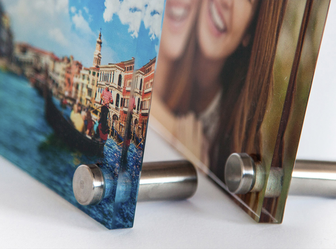 Нанесенное изображение сохраняет цветовую стабильность при повышенной влажности, прямом УФ-излучении и экстремальных температурах (от -30°C до +80°C).